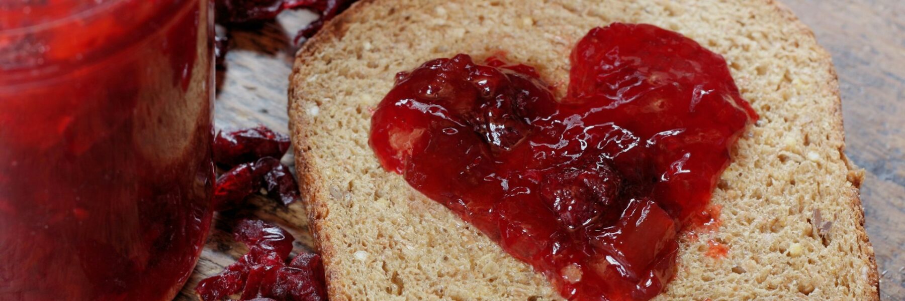 Alimentos que Aumentam o Bem-Estar e o Romance: Dicas para sua Cesta de Café da Manhã no Dia dos Namorados